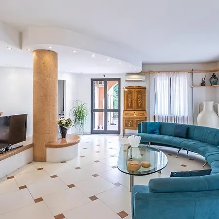 Elda 6, Emma Вилла