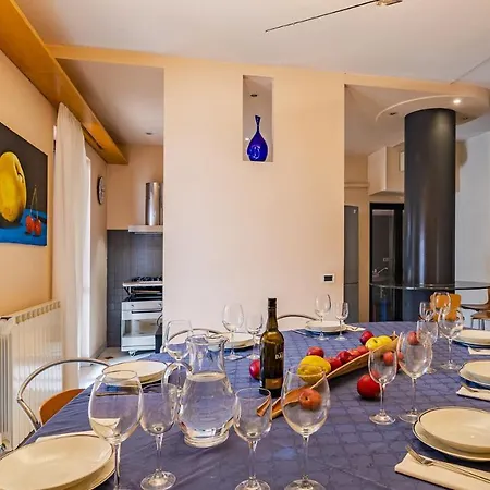 Elda 6, Emma Вилла