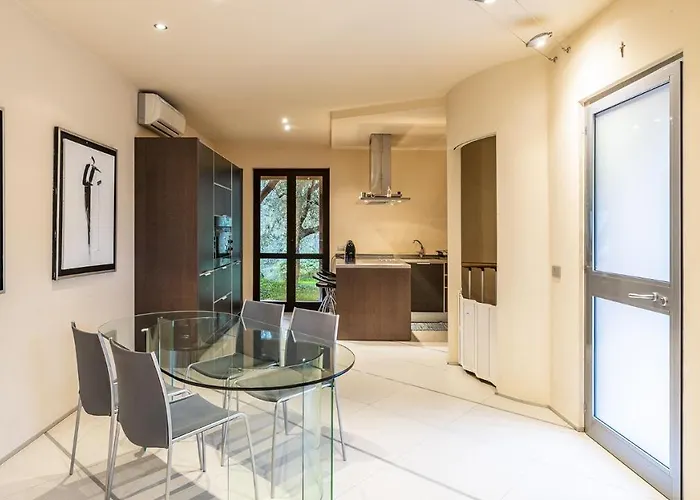 Vila Elda 6, Emma Loano