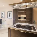 Villa Elda 6, Emma Loano