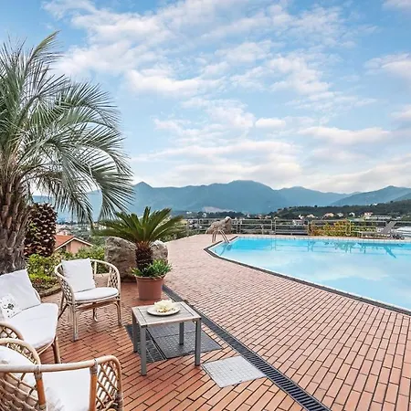 Elda 6, Emma Villa *