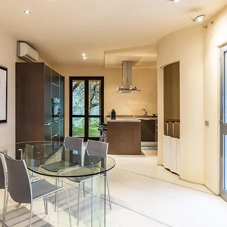 别墅 Elda 6, Emma 洛阿诺