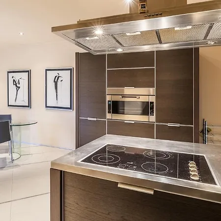 别墅 Elda 6, Emma 洛阿诺