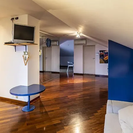 别墅 Elda 6, Emma *